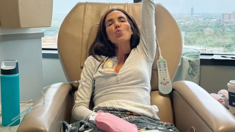 María Teresa Guerrero anunció que ya inició su tratamiento contra el cáncer en Houston, revelando que fue diagnosticada con tumores en ambos ovarios.