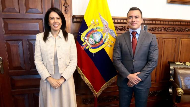 Cynthia Gellibert junto a Daniel Noboa.