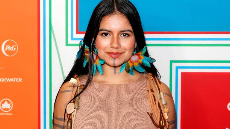 La ecuatoriana Helena Gualinga ganó el Latin American Fashion Award 2025 como Creadora de Impacto Positivo del Año.