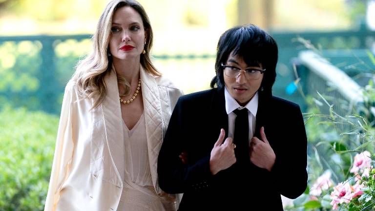 Maddox, hijo de Angelina Jolie y Brad Pitt, se quitó el apellido de su padre