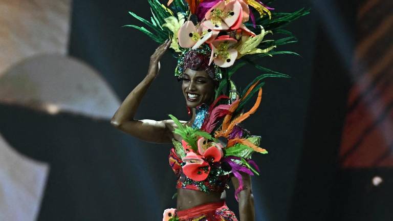 Miss Jamica vuelve a su país: Se filtran imágenes de su primera aparición tras semanas hospitalizada