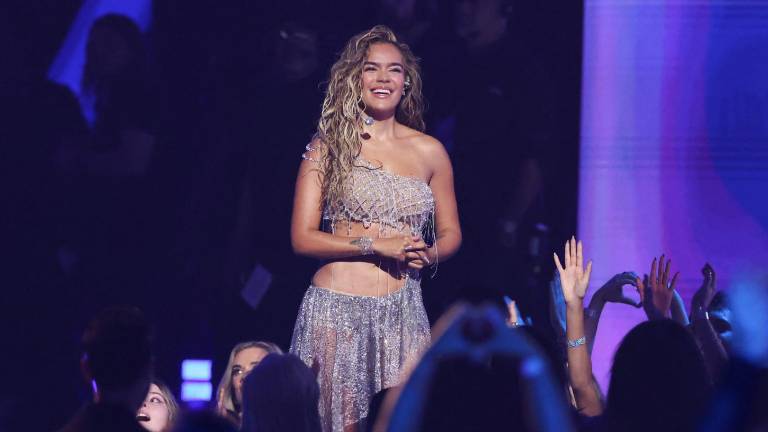 Karol G revela las 14 canciones de su nuevo álbum y sorprende con sus colaboraciones
