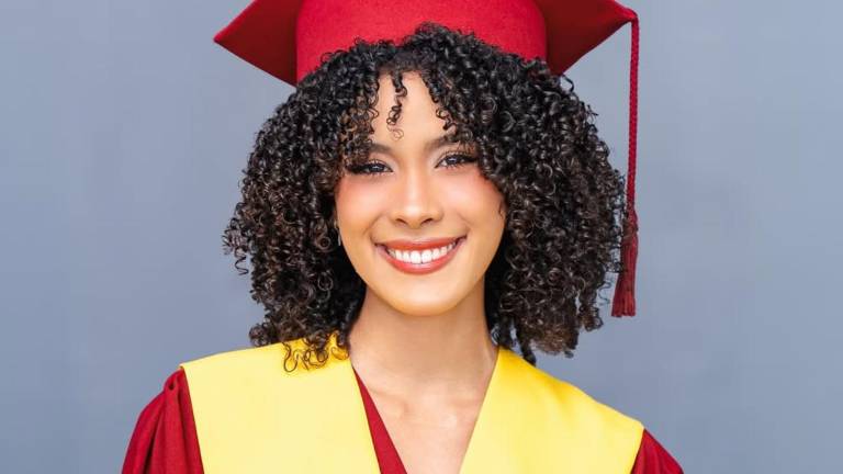 Yilda Banchón se titula como abogada y apunta a la defensa de los derechos de los artistas