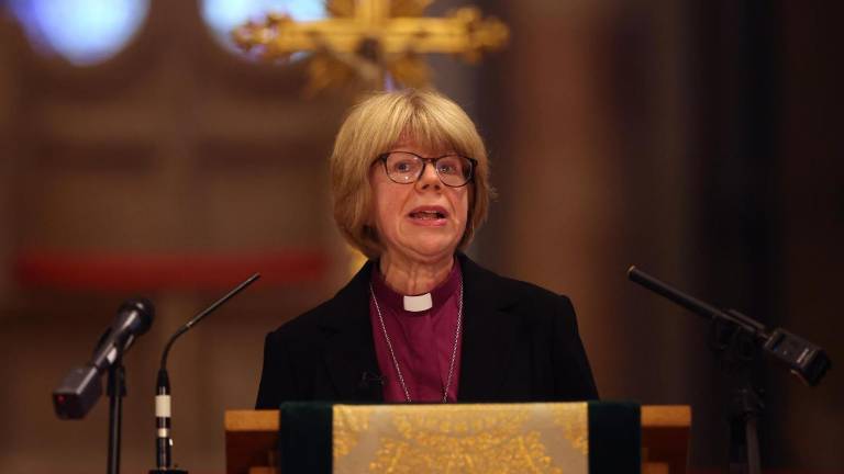 Sarah Mullally se convierte en la primera mujer en liderar la Iglesia de Inglaterra