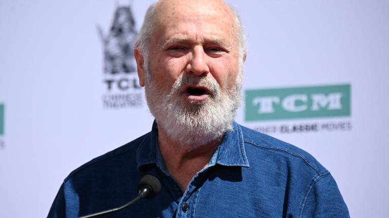 El artista fue encontrado sin vida junto a su esposa.