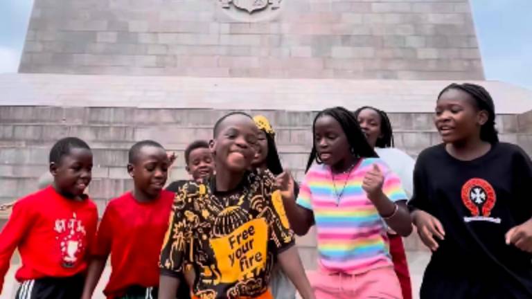 Ghetto Kids en Ecuador: los bailarines de Shakira para el Mundial 2026 sorprenden en la Mitad del Mundo