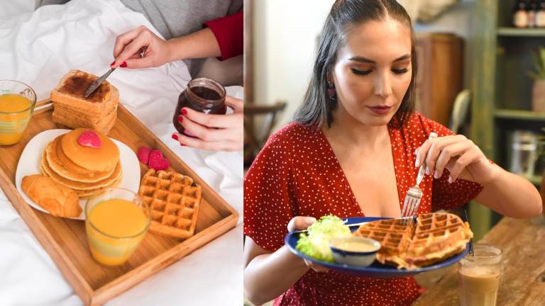 Mujer preparándose el desayuno, que contiene carbohidratos, en imágenes referenciales.