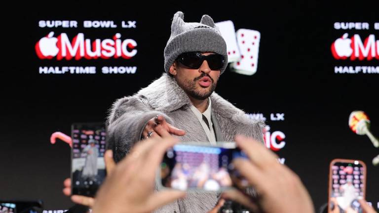 Bad Bunny anticipa una 'gran fiesta' en el Super Bowl y revela detalles de la presentación