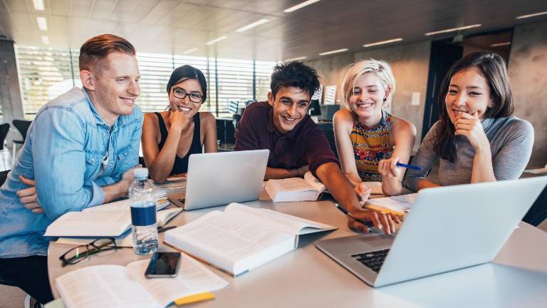 Convocatoria de becas para doctorados en la Universidad Americana de Europa: requisitos y fecha límite de postulación