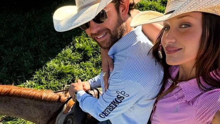 Adán Bañuelos se habría enterado por la prensa de su ruptura con Bella Hadid