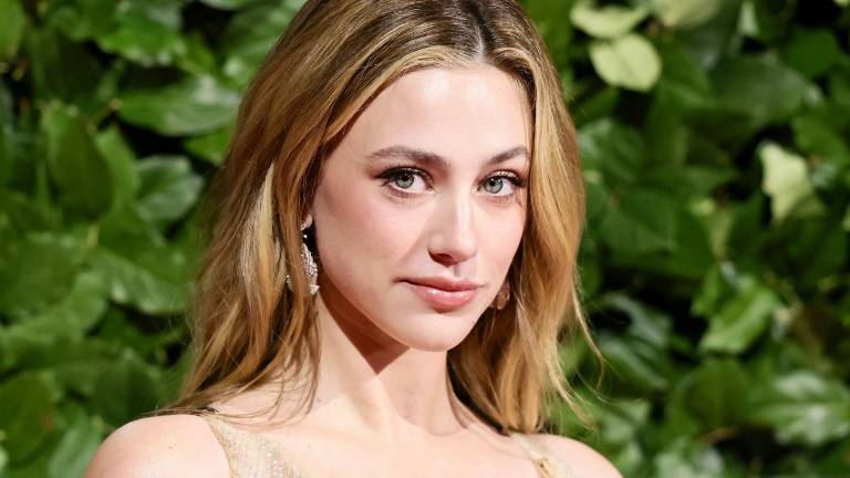 Lili Reinhart expone los desafíos de convivir con varias enfermedades crónicas