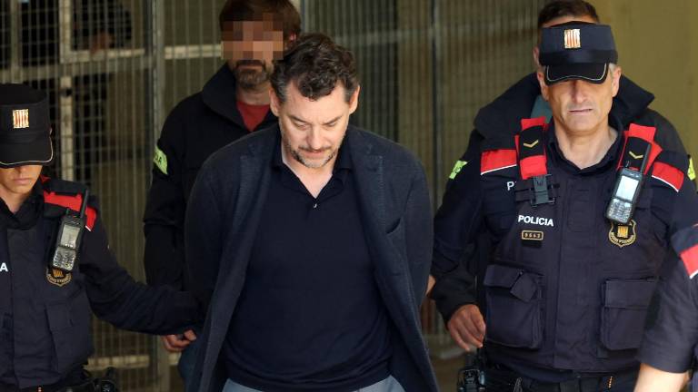 Jonathan Andic es escoltado por los Mossos d'Esquadra en Martorell, cerca de Barcelona.