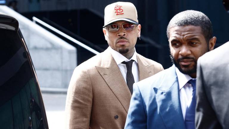 Chris Brown es condenado a ocho meses de prisión suspendida por atacar a un productor musical en 2023