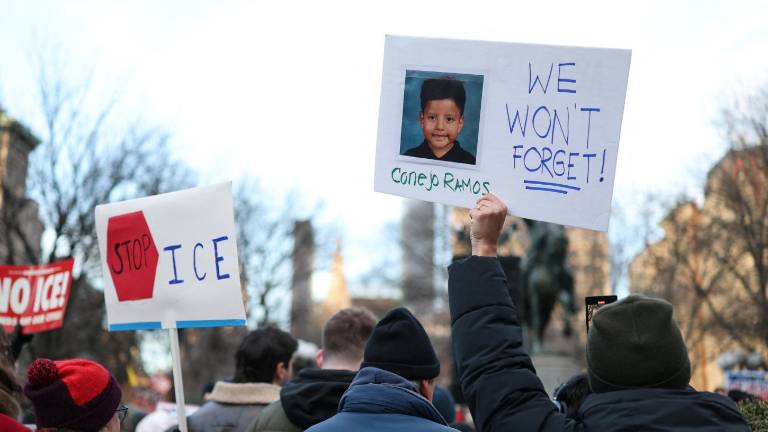 Ecuador confirma que niño ecuatoriano detenido por ICE sigue bajo custodia en Texas