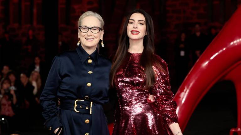 Anne Hathaway y Meryl Streep fueron captadas bailando cumbia de Los Ángeles Azules