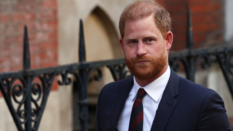 Príncipe Harry desmiente pelea con el duque de York y rechaza nuevas acusaciones contra Meghan Markle