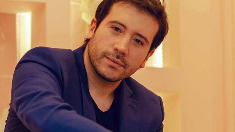 Jorge Ulloa, creador de Enchufe TV, recibe Doctorado Honoris Causa en México