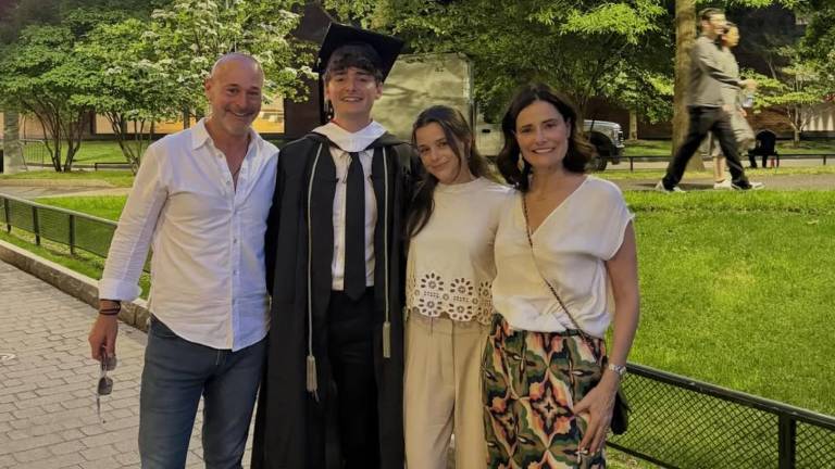 Noah Schnapp se graduó de la Escuela Wharton y debutó en Cannes 2026 en la misma semana.