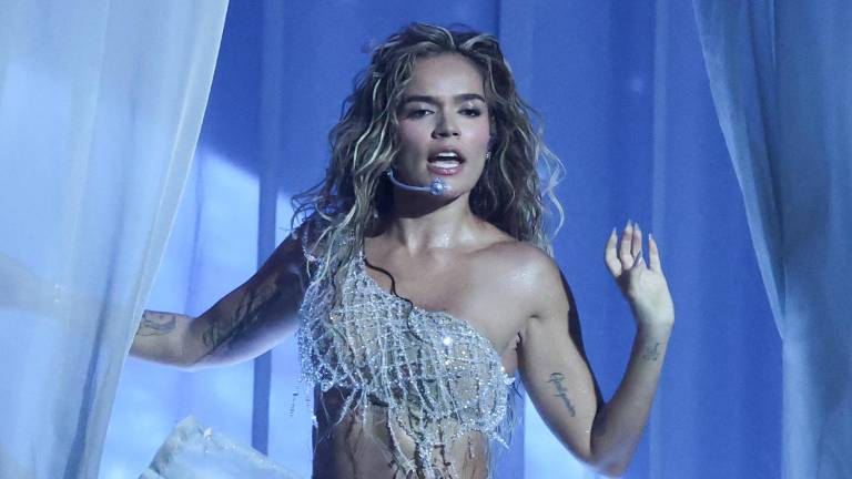 Karol G sorprende con adelanto de una nueva canción en pleno concierto