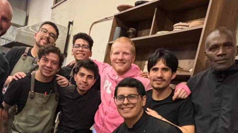 Ed Sheeran probó un menú ecuatoriano tras su llegada a Quito