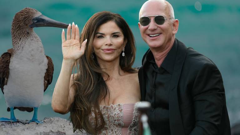 Jeff Bezos y Lauren Sánchez recorrieron la Isla Isabela como parte de una visita que combina turismo de alto nivel y contacto con la naturaleza.