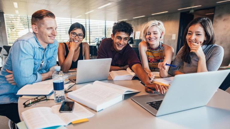 Cómo saber si la universidad en la que estudias está legalmente acreditada para darte un título