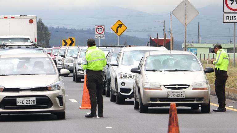 ¿Quiénes podrán movilizarse durante el toque de queda de noviembre en Ecuador?