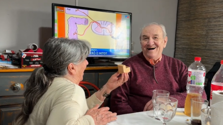 Abuela conmueve al pedir matrimonio a su pareja tras 57 años juntos