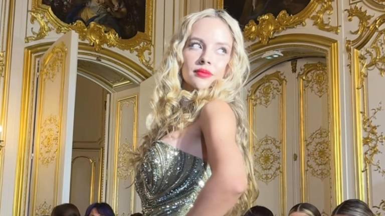 Valentina Brito, primera finalista del Miss Universo Ecuador 2026, desfiló en la Semana de la Moda de París
