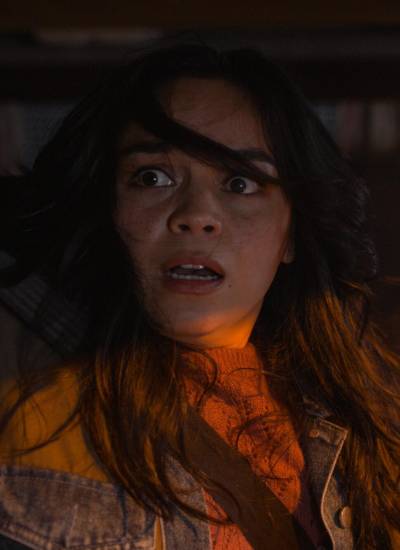 La protagonista de la cinta, Stef, es quien la premonición, a través de sueños en los que observa el fatídico desastre en el que su abuela, Iris, burló la muerte.