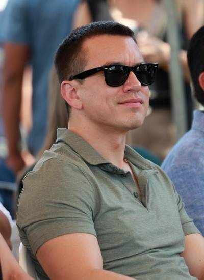 El presidente Daniel Noboa en la entrega de financiamiento para obras que fortalecerán la vialidad y economía de la provincia de Santa Elena, este viernes.