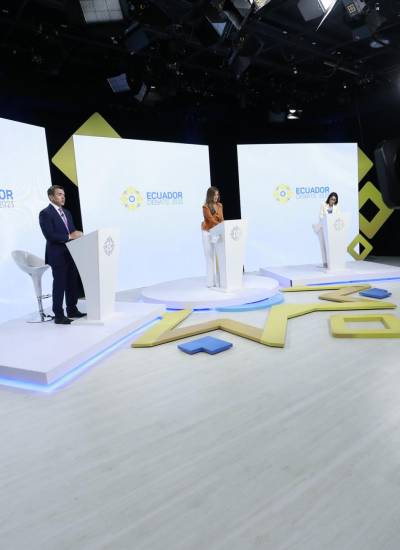 Daniel Noboa (izquierda), Ruth Del Salto (centro) y Luisa González (derecha) fueron los actores del debate presidencial realizado en Quito.