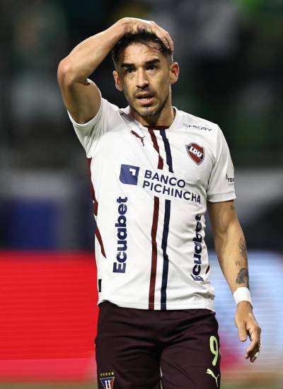 Lisandro Alzugaray de LDU Quito reacciona este jueves, en el partido de vuelta por la semifinal de la Copa Libertadores entre Palmeiras y LDU Quito en el estadio Allianz Parque, en Sao Paulo.