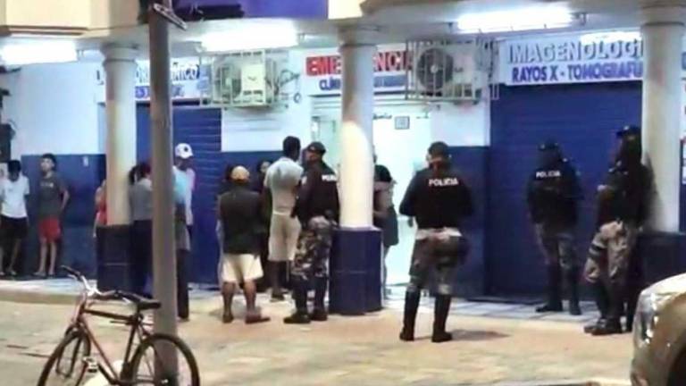 La Policía Nacional investiga las causas del asesinato de dos adultos y un niño en Manta.