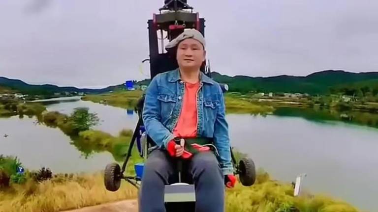 Muere en China el influencer Tang Feiji tras estrellarse en el helicóptero que construyó