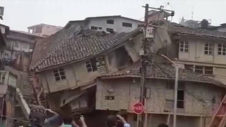 Continúan los derrumbes en Zaruma: otra casa patrimonial cayó este sábado