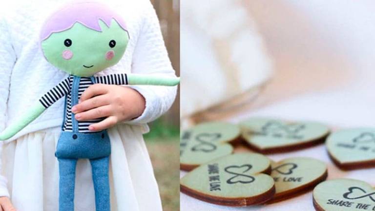 Hermoso gesto a través de una muñeca