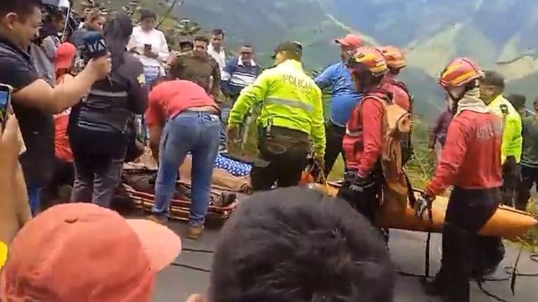 Al menos cuatro fallecidos y dos heridos al caer una camioneta a un abismo en Bolívar