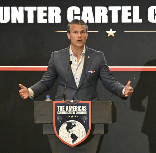 El secretario de Defensa de Estados Unidos, Pete Hegseth, durante un foro de la Coalición de las Américas contra los Cárteles.