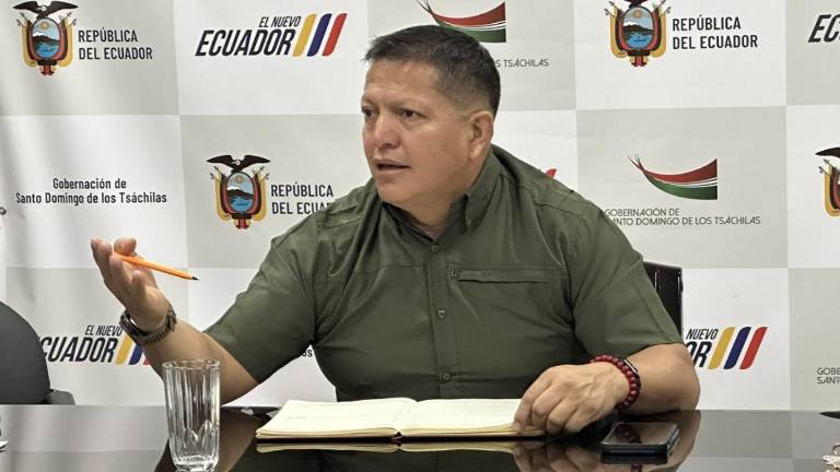 Diego Peñaherrera se reincorpora a la Fuerza Aérea tras 12 años fuera por orden judicial