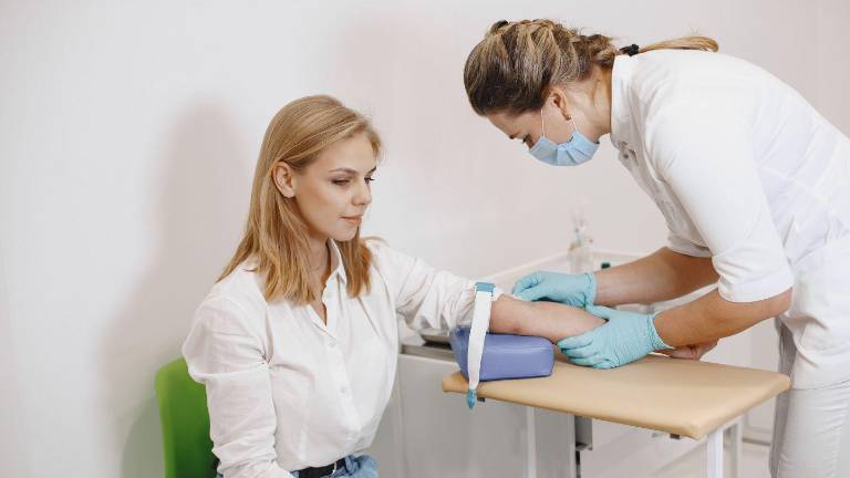 ¿Qué exámenes médicos debes hacerte a mitad de año? Un experto responde
