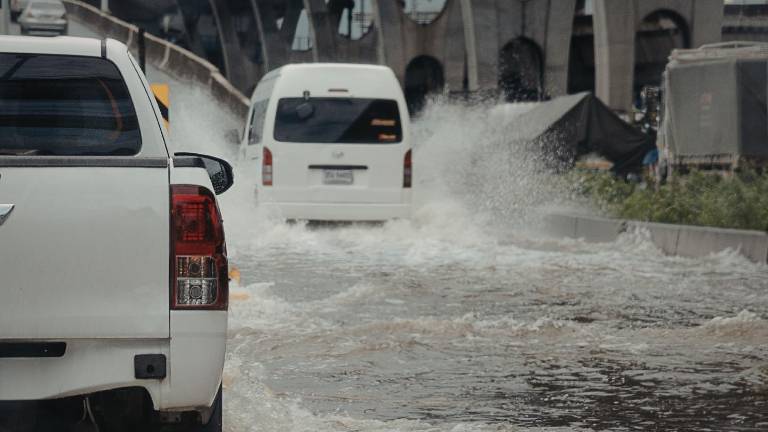 Bajo el agua: fuertes lluvias provocan severas inundaciones y desbordamientos en varias provincias de Ecuador