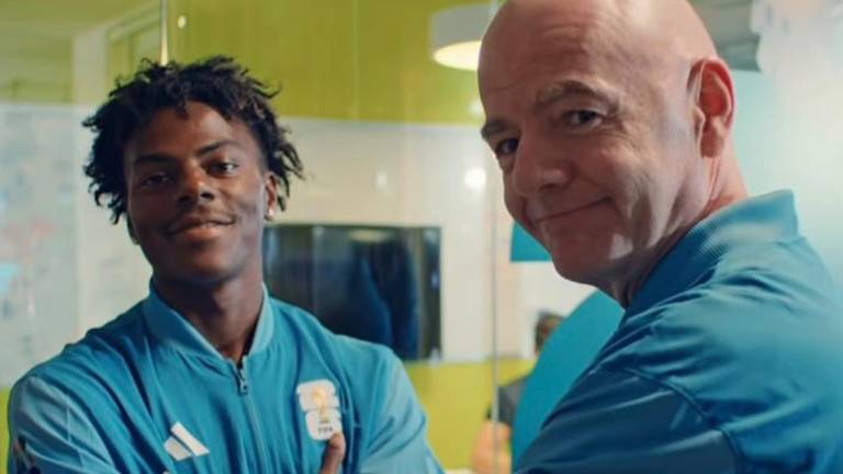 Streamer IShowSpeed junto al presidente de la FIFA Gianni Infantino.