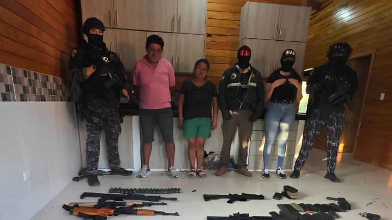 Caen dos sospechosos tras hallazgo de arsenal en Manabí: investigan nexos con ‘Gato Farfán’