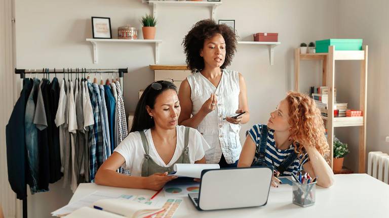 Créditos para emprendedoras en Ecuador: Beneficios de la nueva resolución financiera