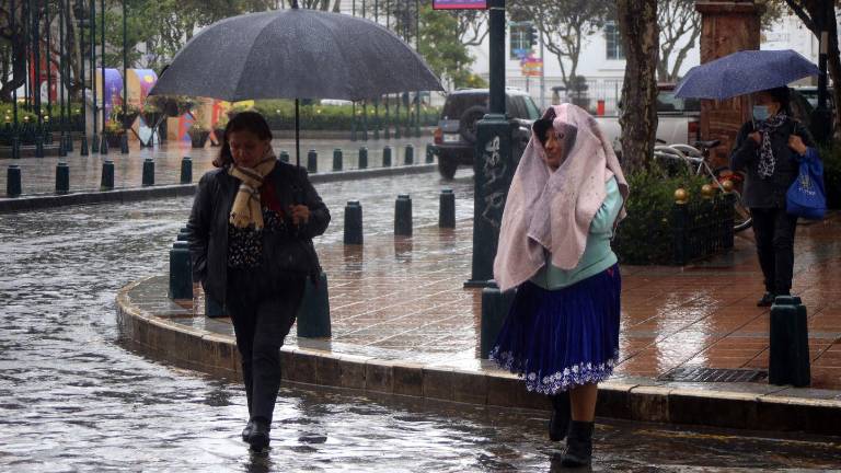 Imagen realizada en la ciudad de Cuenca que retrata un día lluviosos en Ecuador. Hoy 9 de febrero del 2026 el pronóstico del clima según el Inamhi indica días de tormentas.