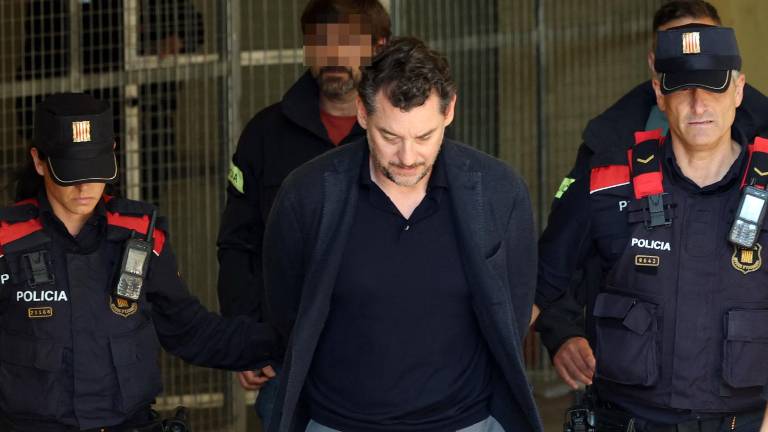Jonathan Andic es escoltado por los Mossos d'Esquadra en Martorell, cerca de Barcelona.