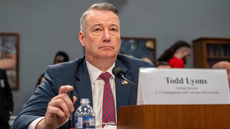 Renunció Todd Lyons, el director interino de ICE, ejecutor del plan de deportaciones masivas de Donald Trump