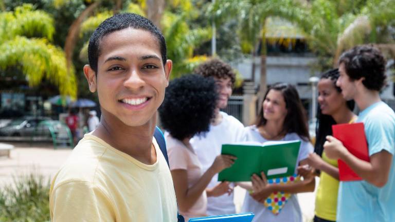 Becas Jóvenes Embajadores 2025: cómo postular al programa de EE. UU.