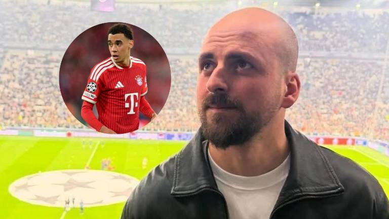 Burhan Can Terzi, periodista turco junto a Jamal Musiala, jugador del Bayern Múnich.